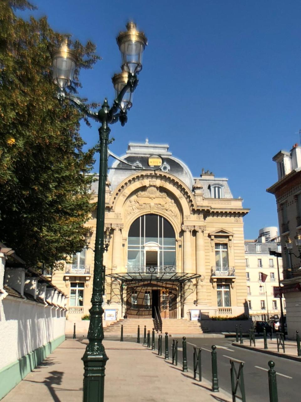 70 Wallace Puteaux Exterior foto
